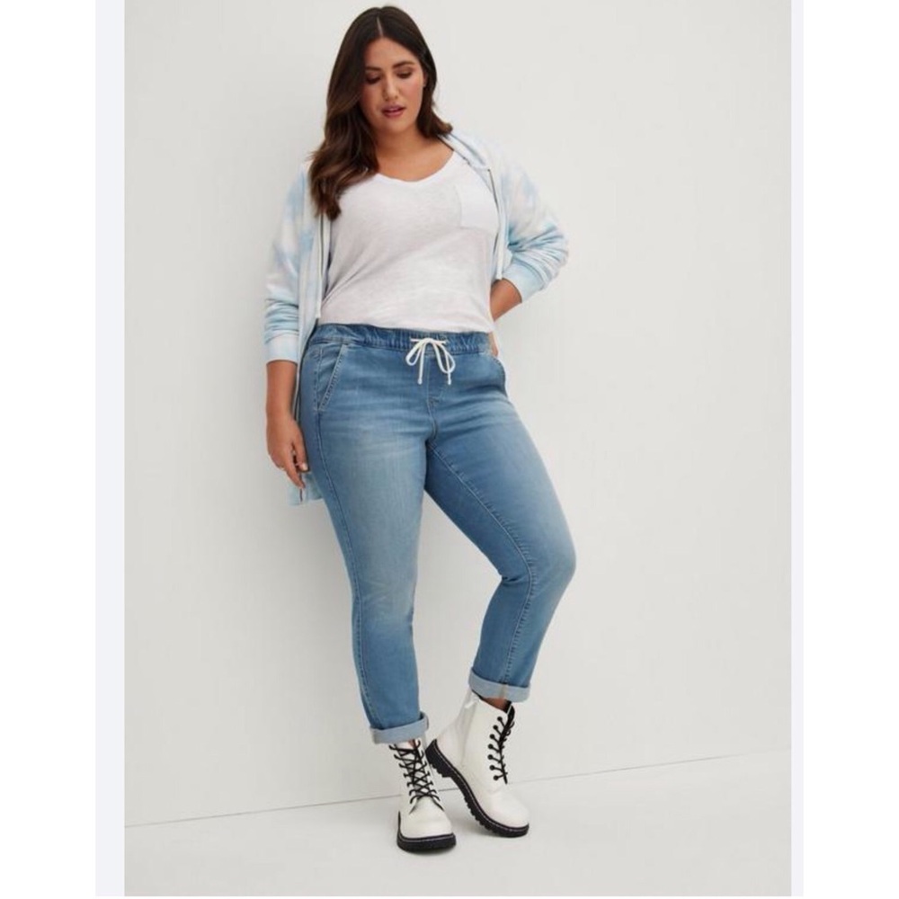 Torrid Pull On Boyfriend Straight Jeans Size 3 Short